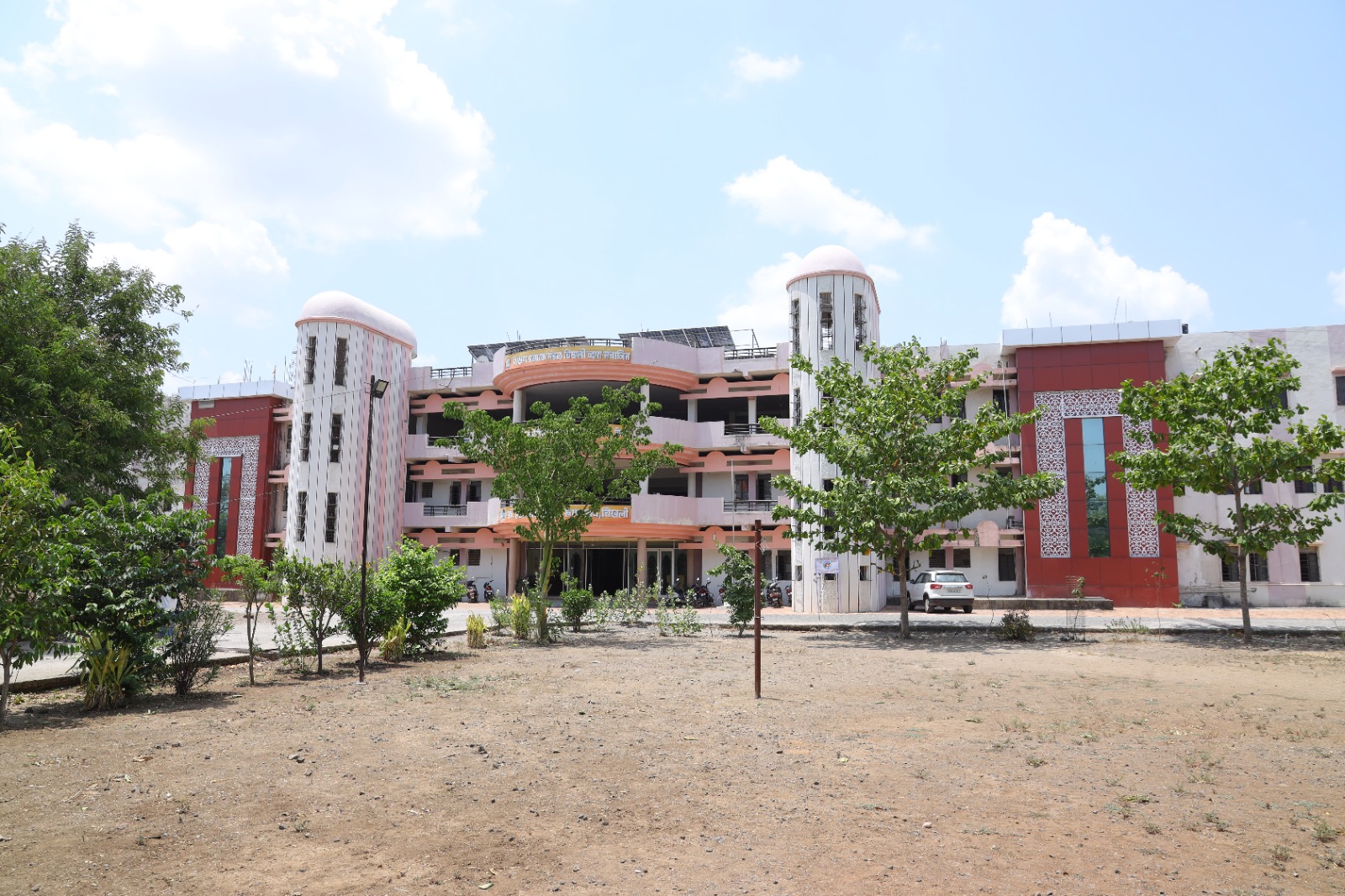 Green and spacious campus of Lt. Sunil Ramsinhji Chunawale Ayurved College